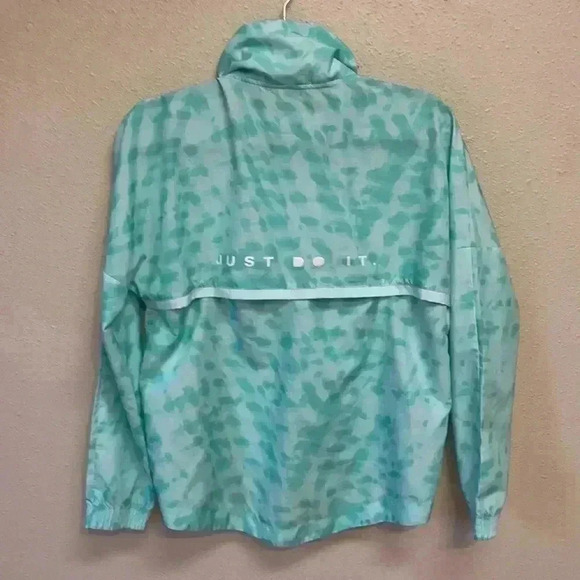 NIKE Running Women’s 1/4 Zip Wind Breaker Jacket - Picture 9 of 10